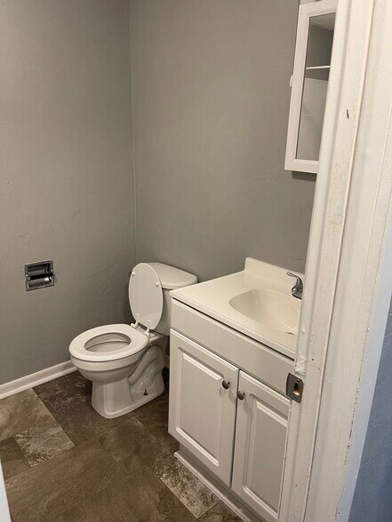 Building Photo - 2750 E Phylbeck Ave