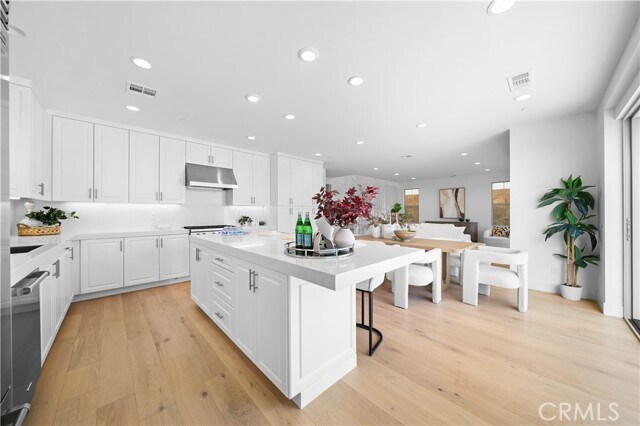 Building Photo - 206 Collino