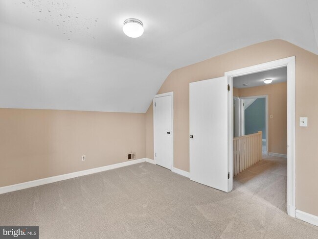 Building Photo - 404 S George Mason Dr