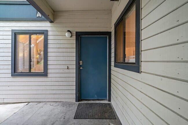 Building Photo - AVAILABLE JULY - 3 Bed / 2 Bath CLOSE TO CAL POLY