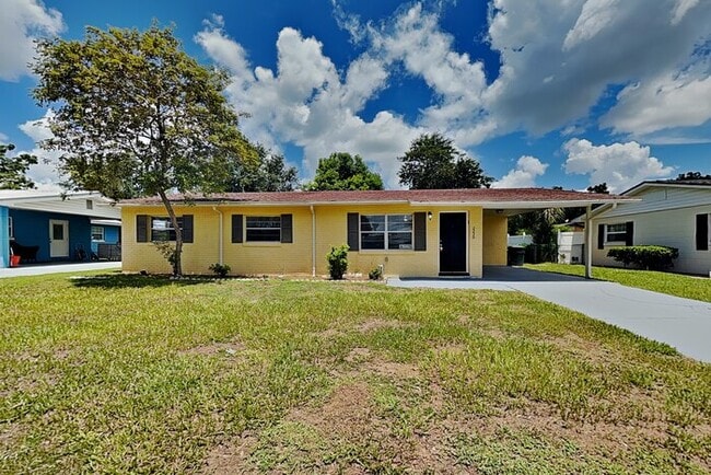 Building Photo - 2230 Rohr Dr