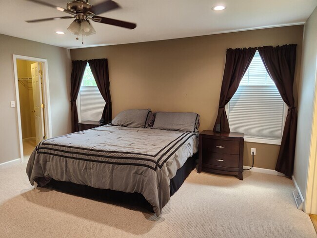 Building Photo - 8355 Nates Ln