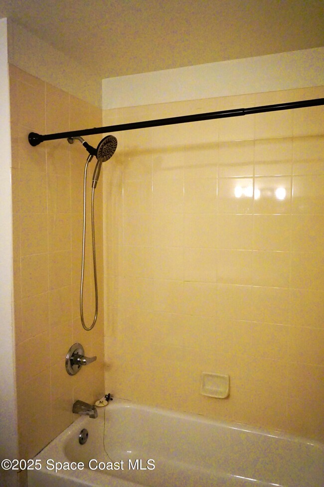 Building Photo - 110 Turpial Way