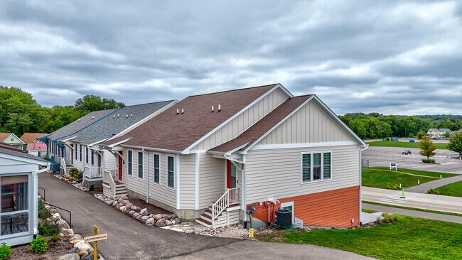 Building Photo - 100 Great Loop E Dr