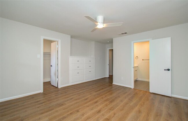 Building Photo - 5839 Sugar Hill Dr