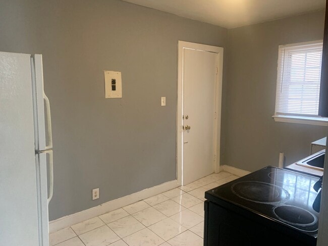 Building Photo - 1/2 Off One Months Rent Special!!! Cozy Two Bedroom Duplex in Lincoln Heights!