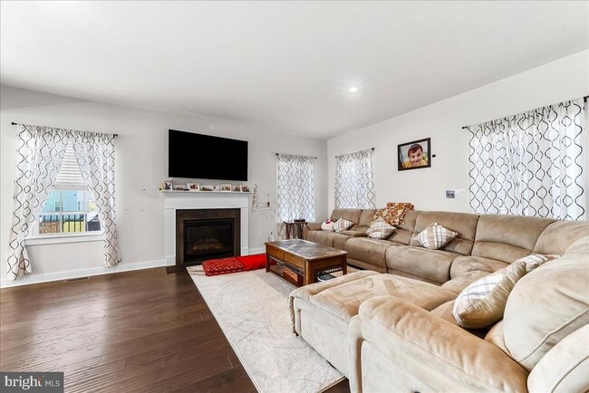 Building Photo - 305 Goodwick Dr