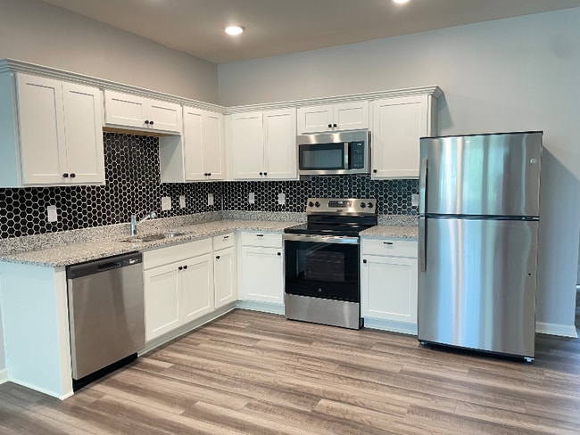 Building Photo - 2111 Gln Xing Dr