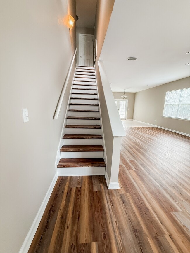 Building Photo - 113 Spokan Trail