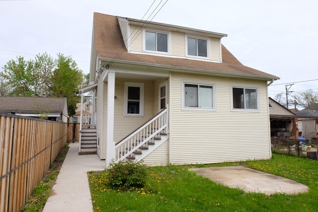 Primary Photo - 3455 N Keating Ave