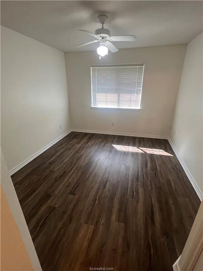 Building Photo - 3 Bed, 3 Bath Duplex in College Station