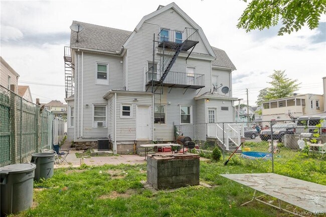 Building Photo - 7 Bush Ave