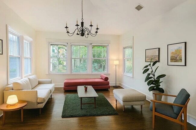 Building Photo - 416 N Grove Ave