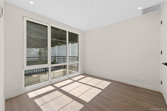 Building Photo - 310 Fenimore St