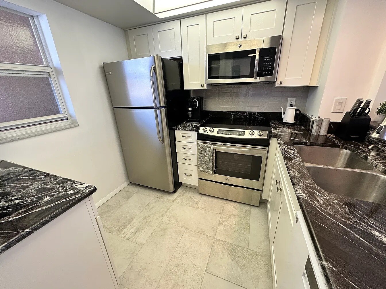 Building Photo - 1300 N Portofino Dr