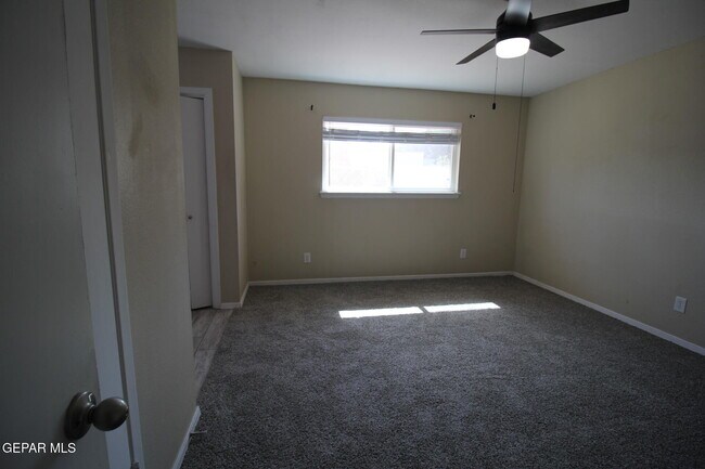 Building Photo - 351 Duanesburg St