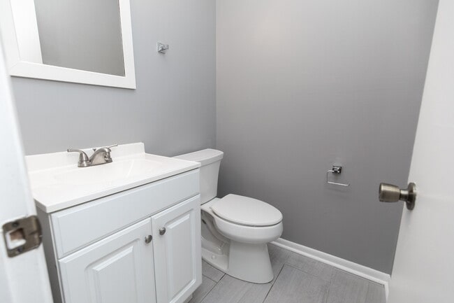 Building Photo - 857 Heritage Cir