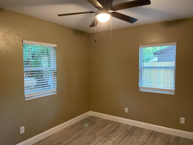 Building Photo - 2601 Rippee Rd