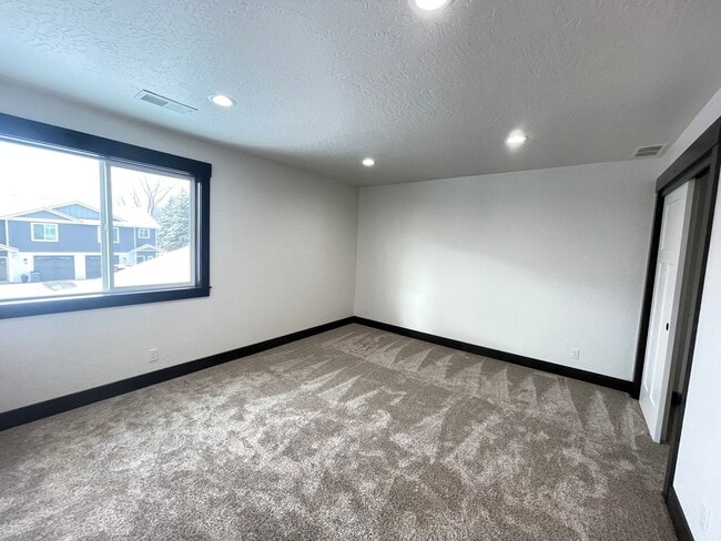 Building Photo - Brand New Hayden Townhome