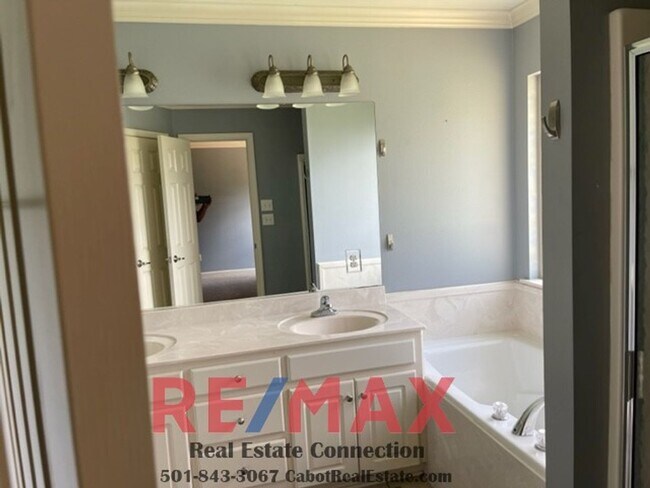 Building Photo - Sorry No Smoking and Pets Permitted with R...