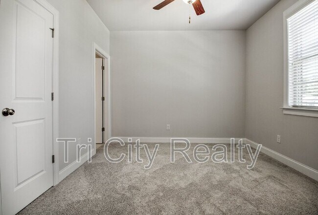 Building Photo - 602 Skye Ct