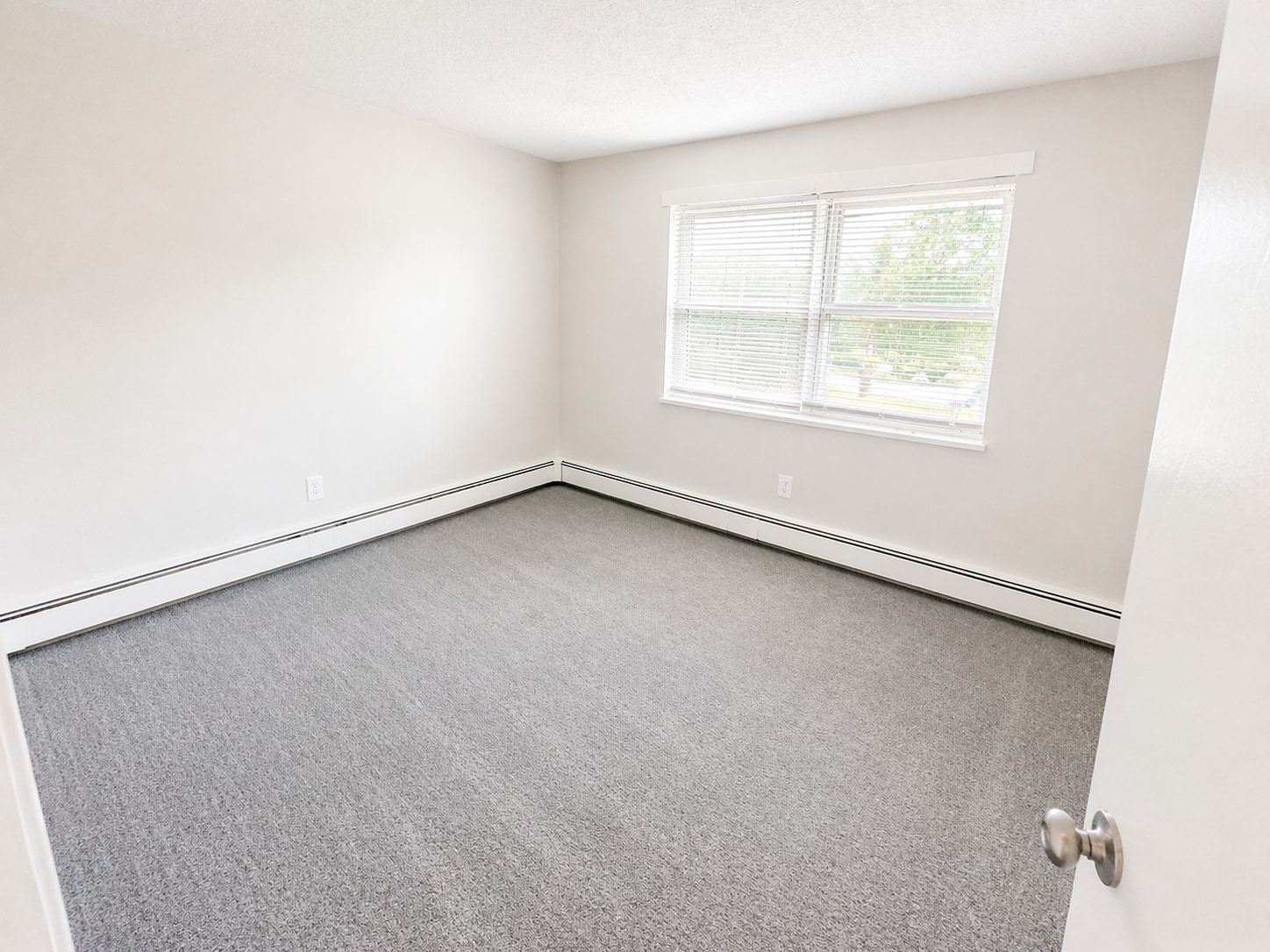 Building Photo - A1 Colonial Dr