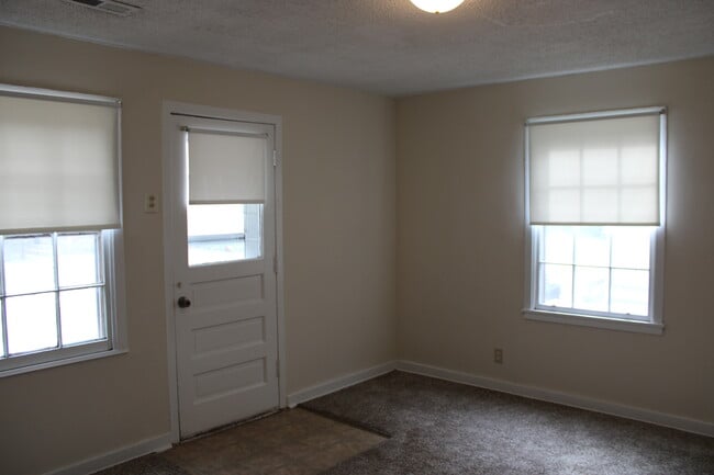 Building Photo - 4347 E Bayley St