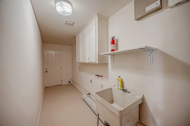 Building Photo - 10607 Silkwood Dr