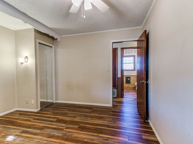 Building Photo - Beautiful 3 bed 2.5 bath home in the Country