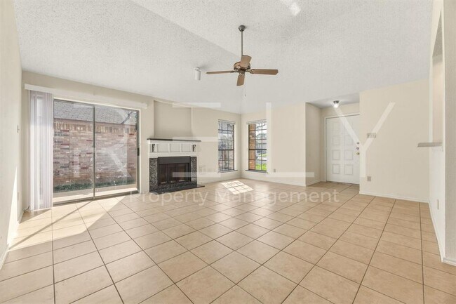 Building Photo - 604 David Curry Dr