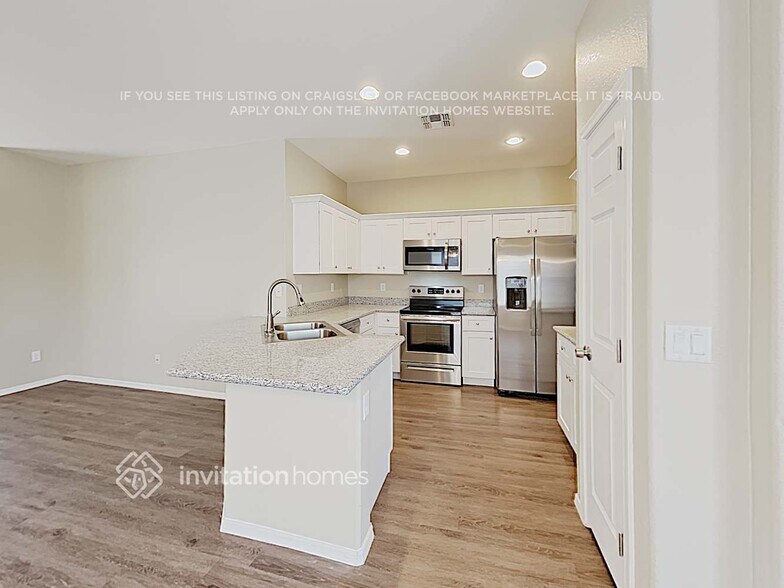 Building Photo - 12533 W Redondo Dr