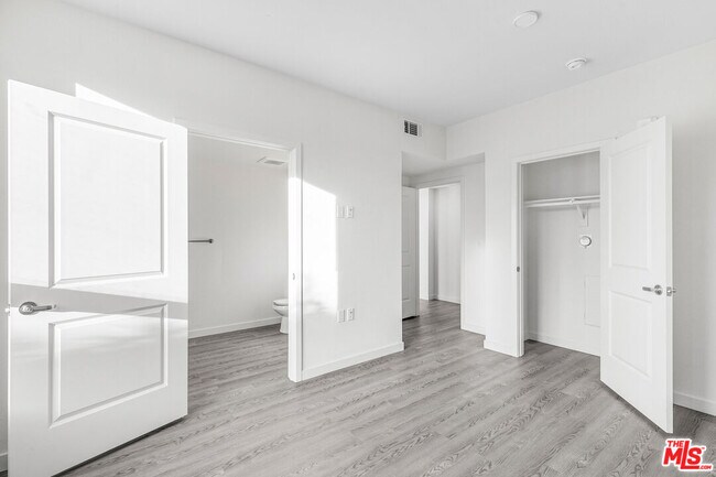 Building Photo - 3518 Chesapeake Ave