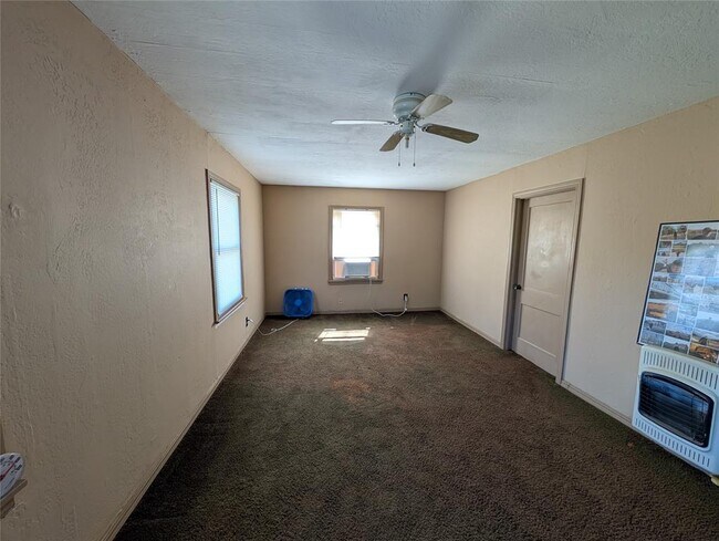 Building Photo - 518 Iowa St