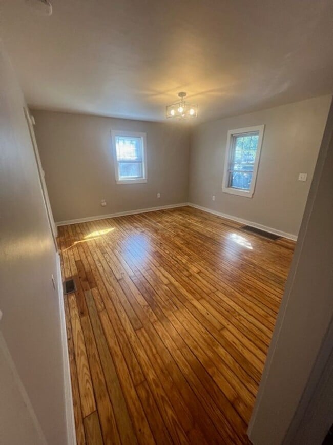 Building Photo - 720 Cranberry St