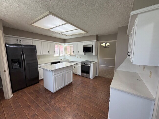 Building Photo - Nice Modern Home Located In Whisper Wood Near Tech. Includes access to pool & tennis court.