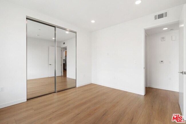 Building Photo - 4406 Fulton Ave