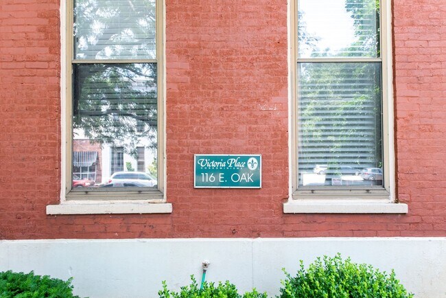 Building Photo - 116 E Oak St
