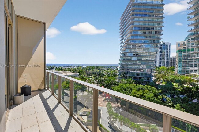 Building Photo - 2655 S Bayshore Dr