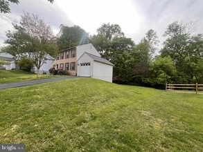 Building Photo - 7 Pipestem Ct