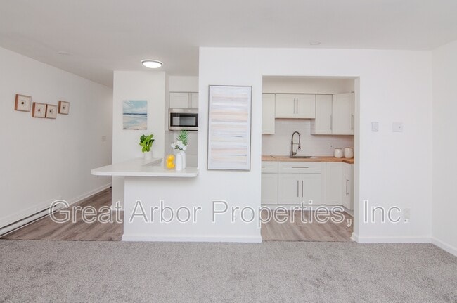 Building Photo - 4194 Packard St