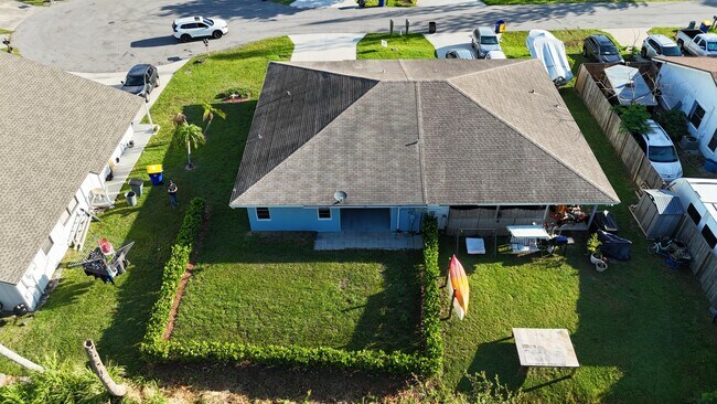 Building Photo - 4488 SE Salvatori Rd