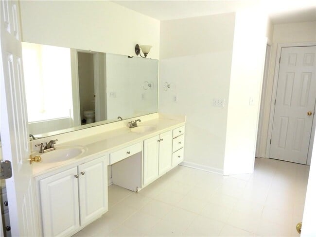 Building Photo - 1074 Pine Grove Ave NE