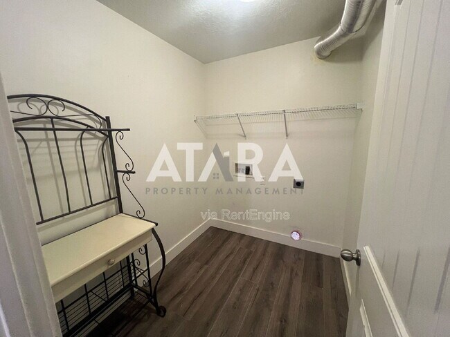 Building Photo - 258 Kestrel Dr