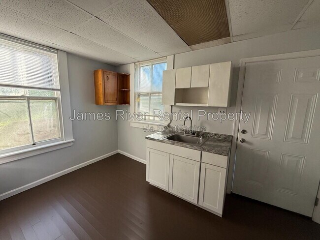 Building Photo - 912 Pierce St