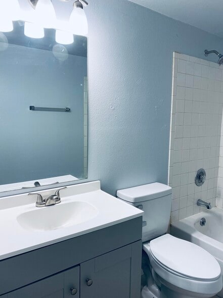 Bathroom - 1465 Manitou Blvd