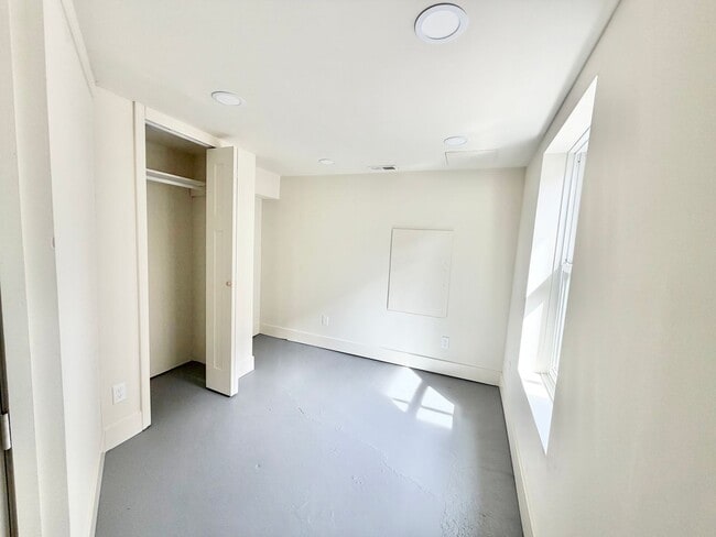 Building Photo - 14 Caldwell Dr