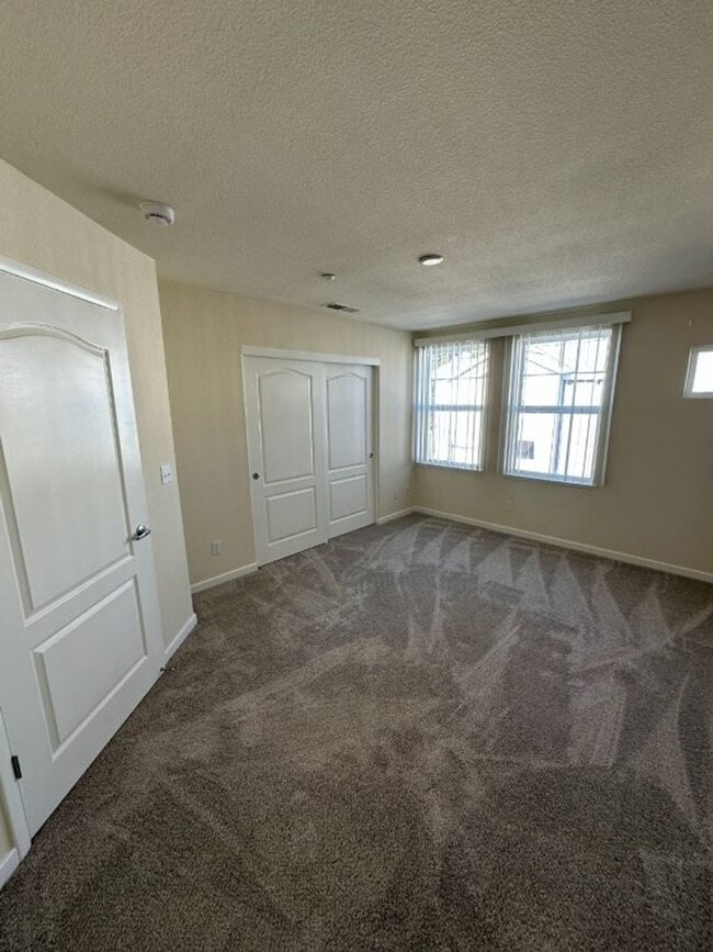Building Photo - Nor Cal Realty Inc, 3 Bd 3 bth town home with 2 car garage