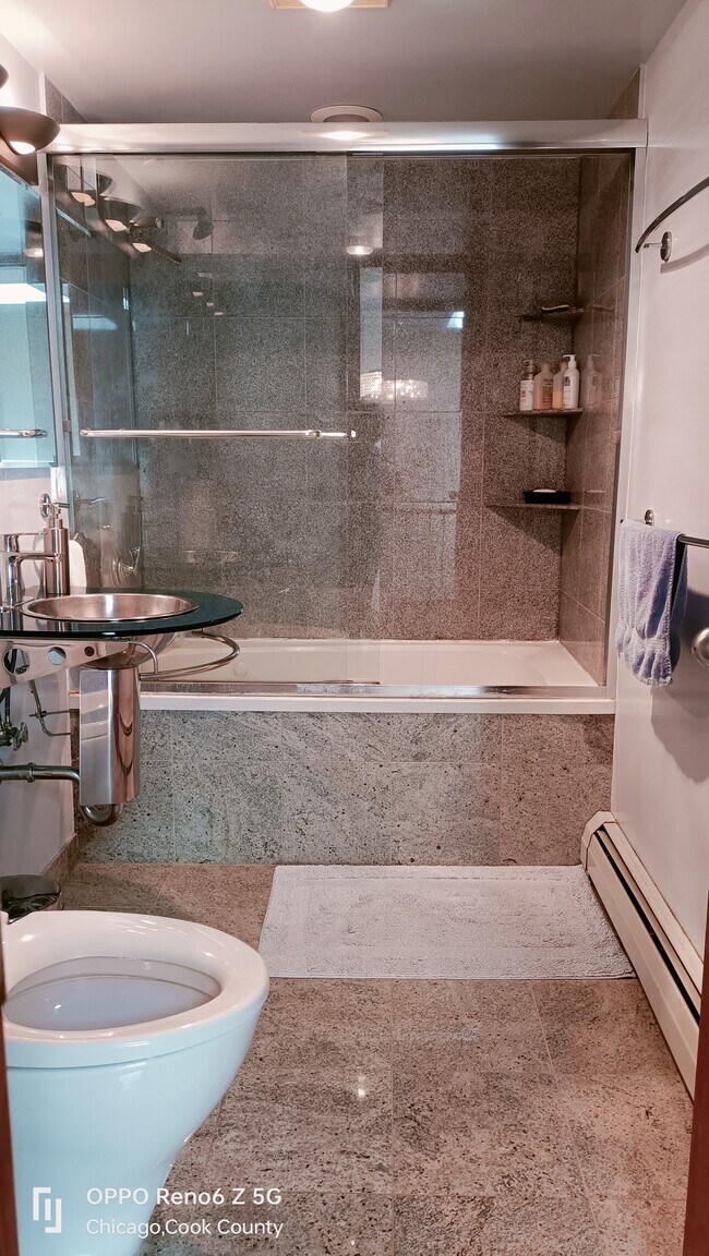 Building Photo - 5557 S Harper Ave