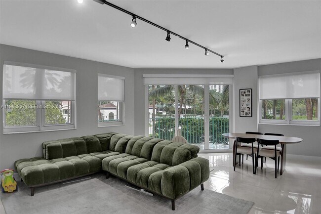 Building Photo - 20000 E Country Club Dr