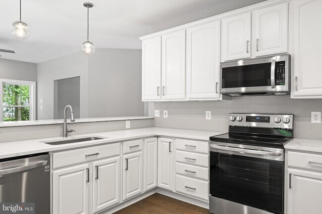 Building Photo - 1525 Walters Ln